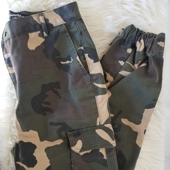 Laura's Boutique Camo Cargo Jean Joggers - Picture 1 of 4